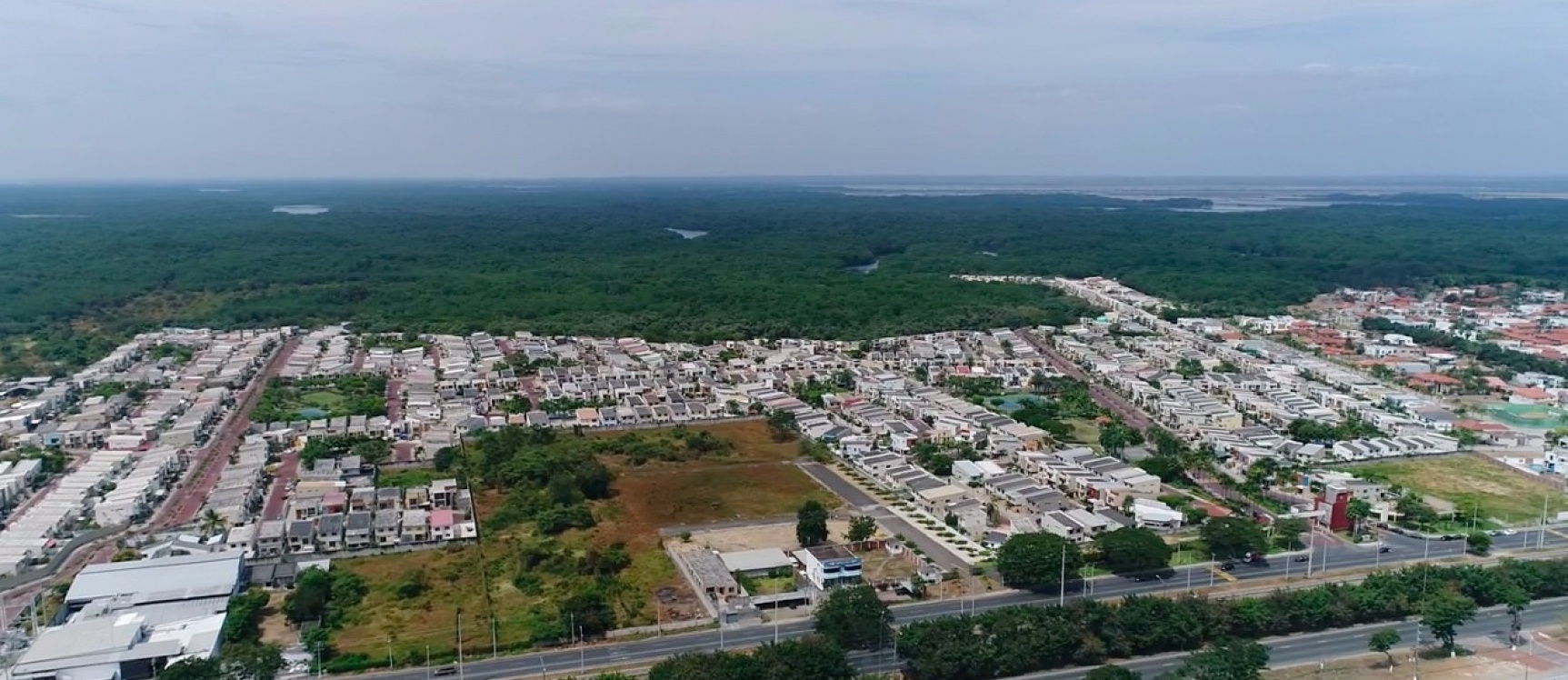 GeoBienes - Terreno Comercial en Venta, Vía a la Costa  - Plusvalia Guayaquil Casas de venta y alquiler Inmobiliaria Ecuador