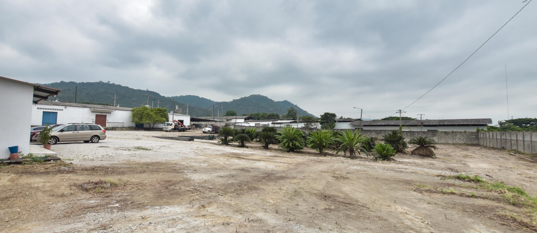 Terreno de oportunidad en alquiler ubicada en Vía La Costa GeoBienes - Oficina comercial en alquiler con galpón, bodega y área libre - Plusvalia Guayaquil Casas de venta y alquiler Inmobiliaria Ecuador