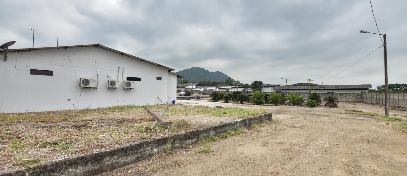 GeoBienes - Oficina comercial en alquiler con galpón, bodega y área libre - Plusvalia Guayaquil Casas de venta y alquiler Inmobiliaria Ecuador