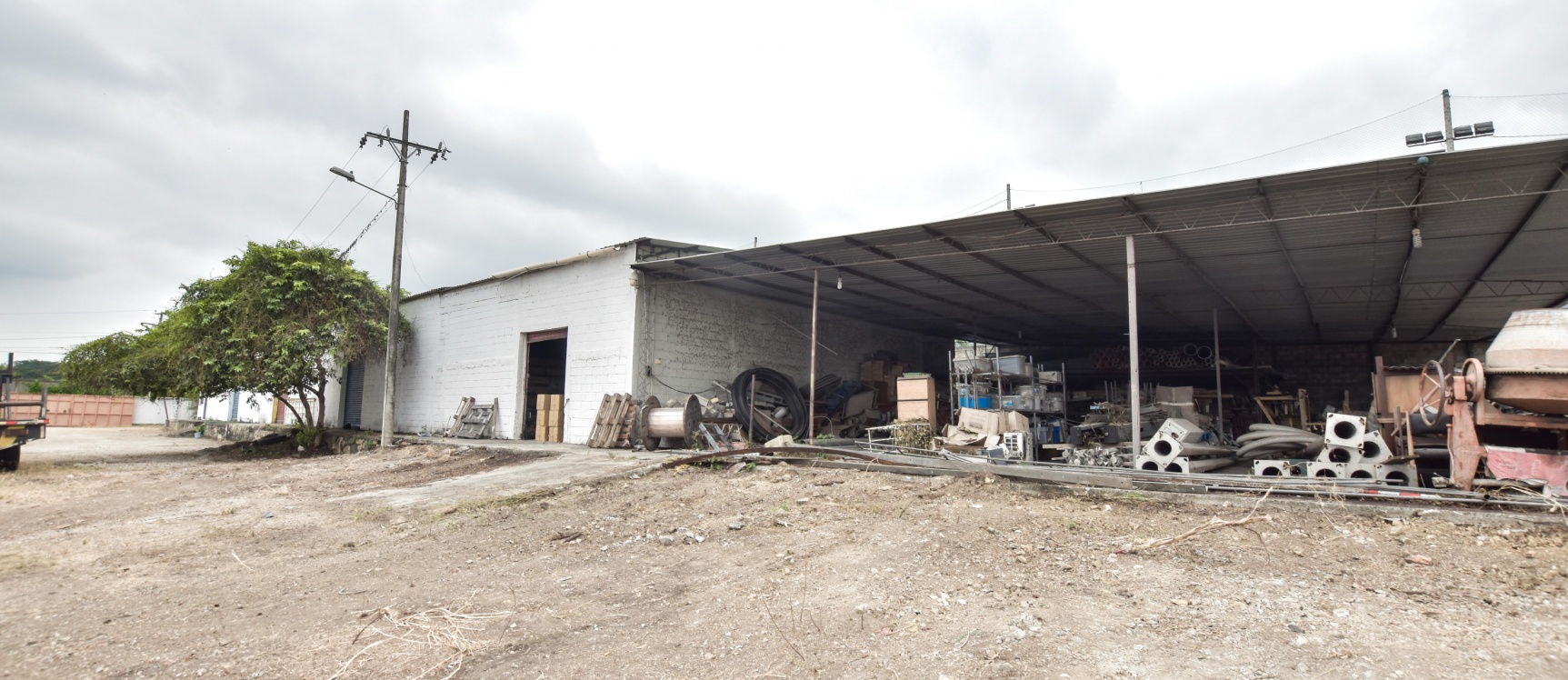 Terreno de oportunidad en alquiler ubicada en Vía La Costa GeoBienes - Oficina comercial en alquiler con galpón, bodega y área libre - Plusvalia Guayaquil Casas de venta y alquiler Inmobiliaria Ecuador