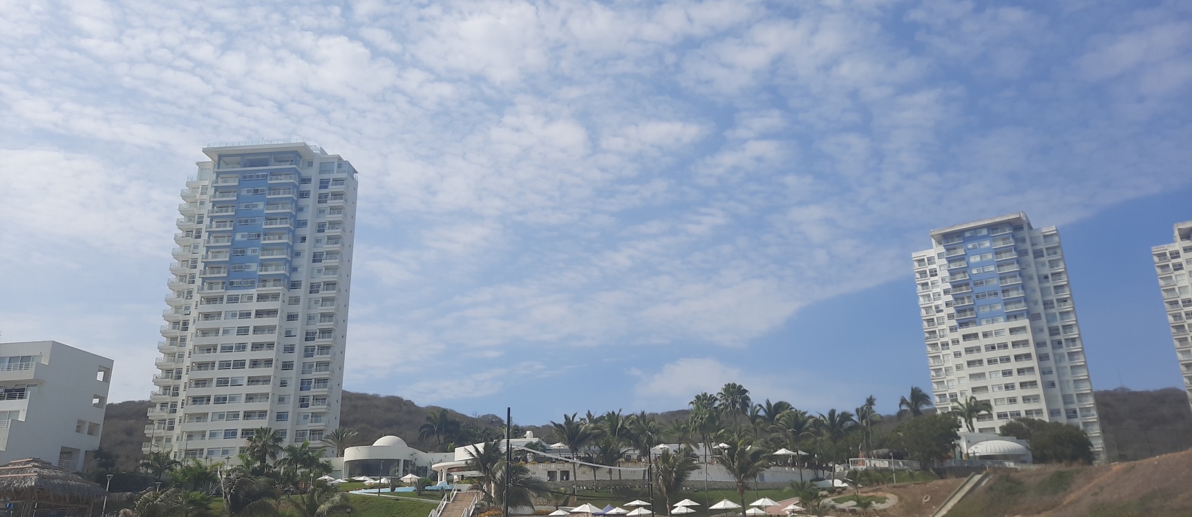 Terreno en venta al pie del mar en la zona más exclusiva de Villamil Playas GeoBienes - Terreno en venta al pie del mar en la zona más exclusiva de Villamil Playas - Plusvalia Guayaquil Casas de venta y alquiler Inmobiliaria Ecuador