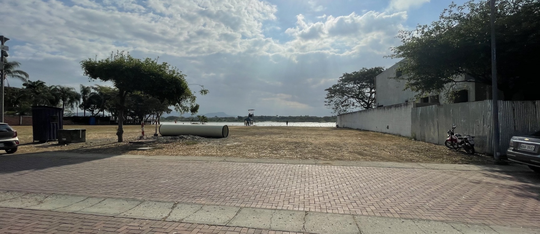 GeoBienes - Terreno en venta ubicado en la urbanización Guayaquil Tenis, frente al río - Plusvalia Guayaquil Casas de venta y alquiler Inmobiliaria Ecuador