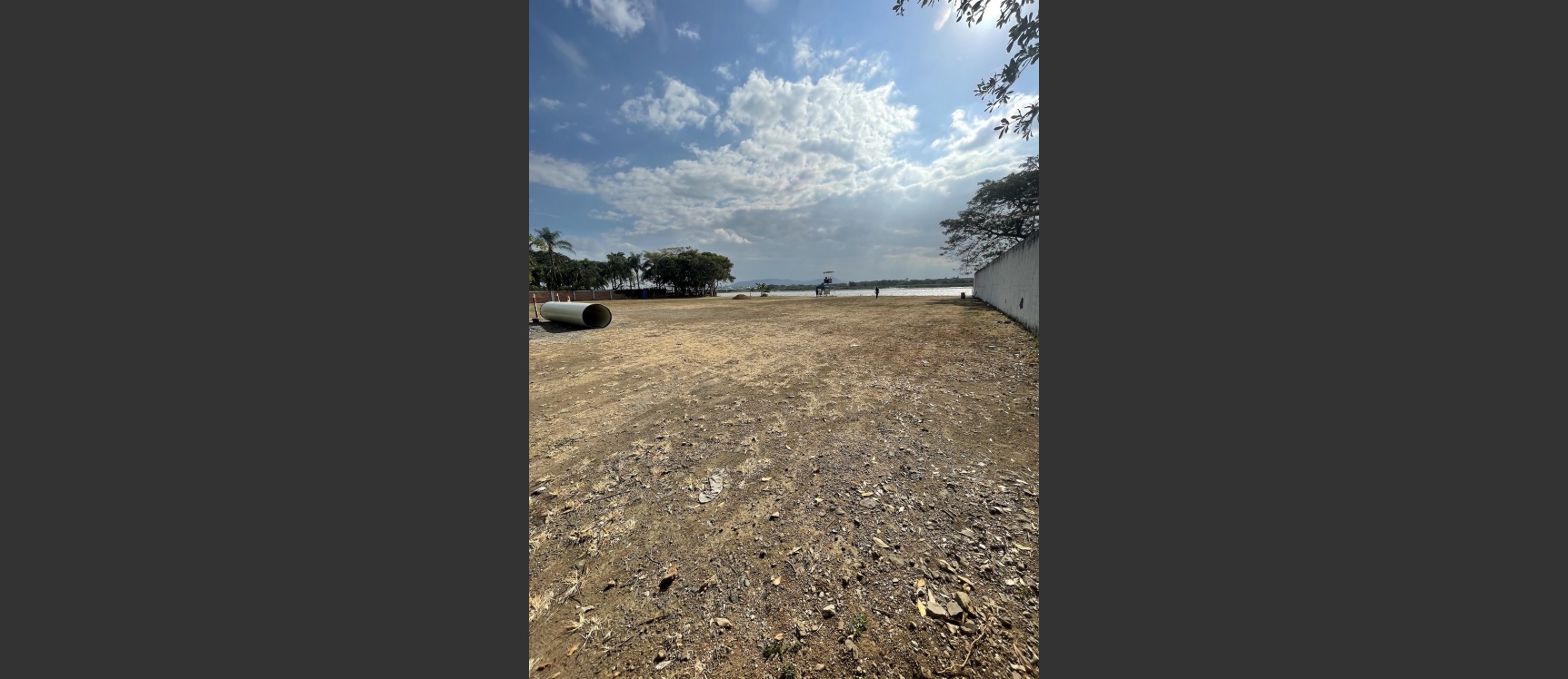 Terreno en venta ubicado en la urbanización Guayaquil Tenis, frente al río GeoBienes - Terreno en venta ubicado en la urbanización Guayaquil Tenis, frente al río - Plusvalia Guayaquil Casas de venta y alquiler Inmobiliaria Ecuador