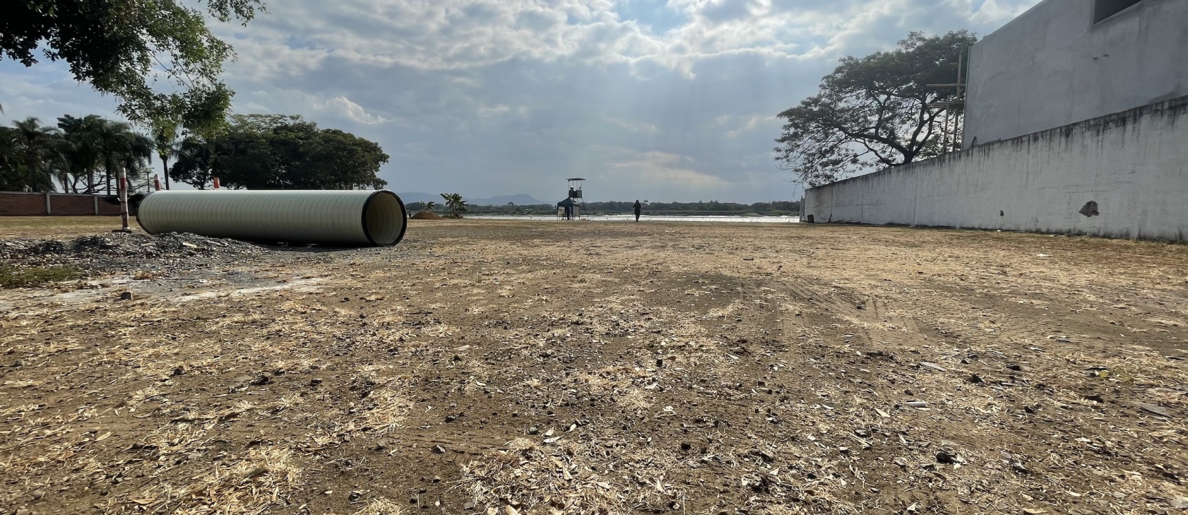 Terreno en venta ubicado en la urbanización Guayaquil Tenis, frente al río GeoBienes - Terreno en venta ubicado en la urbanización Guayaquil Tenis, frente al río - Plusvalia Guayaquil Casas de venta y alquiler Inmobiliaria Ecuador