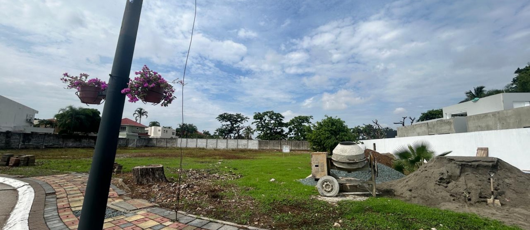 Terreno en venta ubicado en Urbanización Biblos, Samborondón GeoBienes - Terreno en venta ubicado en Urbanización Biblos, Samborondón - Plusvalia Guayaquil Casas de venta y alquiler Inmobiliaria Ecuador