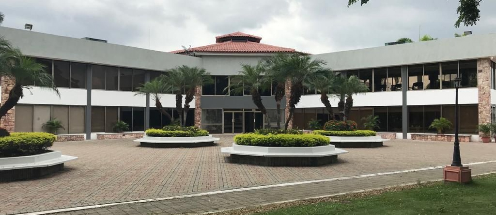 Terreno en venta ubicado en Urbanización Biblos, Samborondón GeoBienes - Terreno en venta ubicado en Urbanización Biblos, Samborondón - Plusvalia Guayaquil Casas de venta y alquiler Inmobiliaria Ecuador