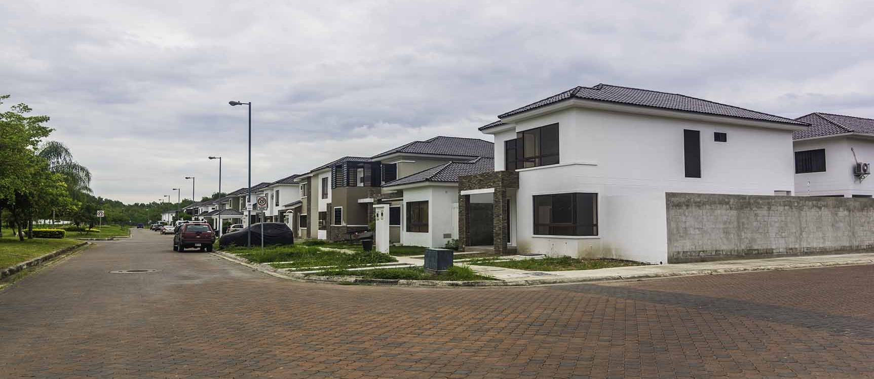 Terreno en Venta Urbanización Punta Esmeraldas, Vía a La Costa GeoBienes - Terreno en Venta Urbanización Punta Esmeralda, Vía a La Costa - Plusvalia Guayaquil Casas de venta y alquiler Inmobiliaria Ecuador