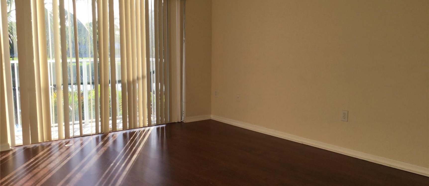 Townhouse a la Venta en MIAMI en DORAL ISLES GeoBienes - Townhouse a la Venta en MIAMI en DORAL ISLES - Plusvalia Guayaquil Casas de venta y alquiler Inmobiliaria Ecuador