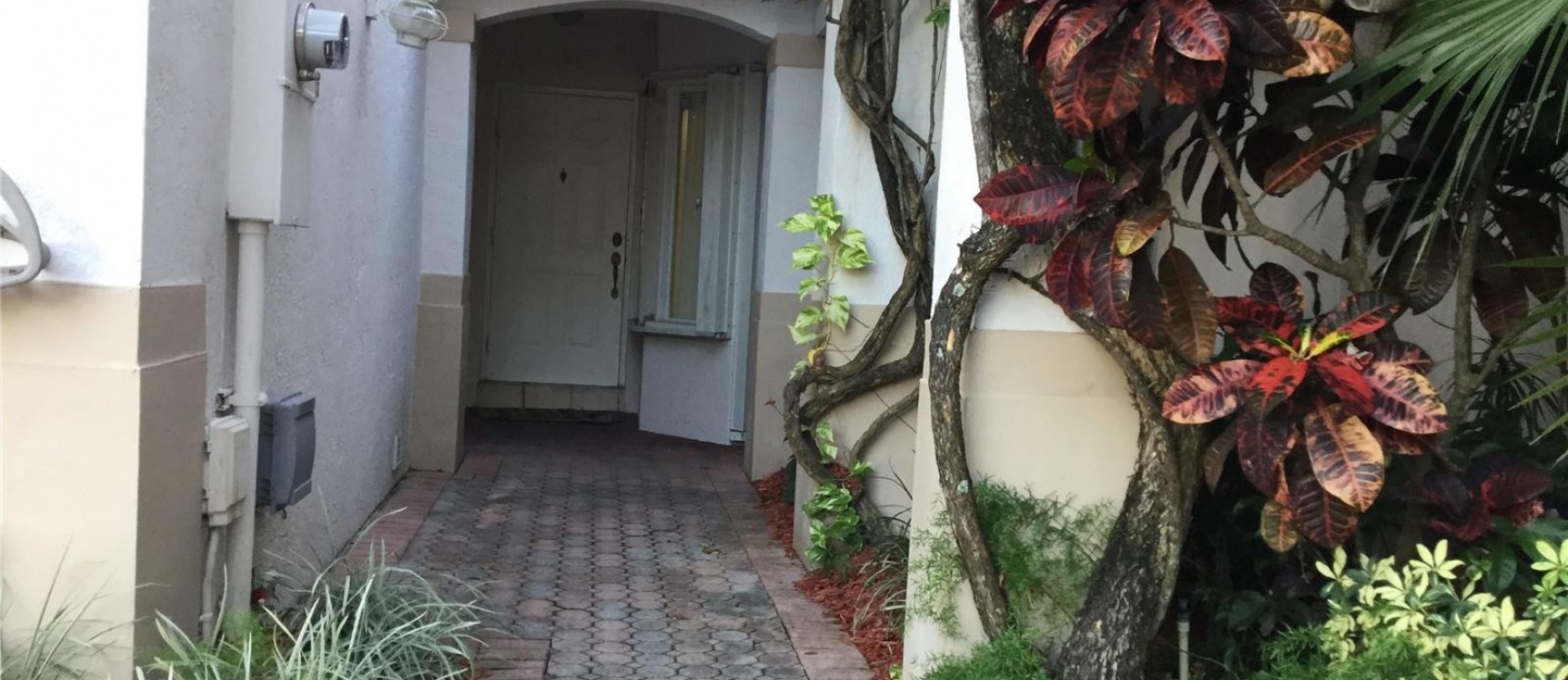 Townhouse a la Venta en MIAMI en DORAL ISLES GeoBienes - Townhouse a la Venta en MIAMI en DORAL ISLES - Plusvalia Guayaquil Casas de venta y alquiler Inmobiliaria Ecuador