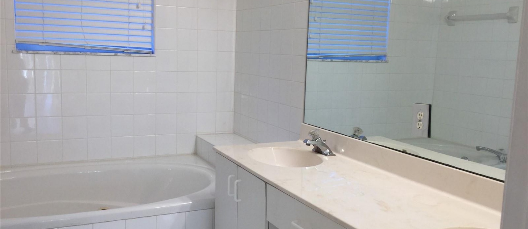 Townhouse a la Venta en MIAMI en DORAL ISLES GeoBienes - Townhouse a la Venta en MIAMI en DORAL ISLES - Plusvalia Guayaquil Casas de venta y alquiler Inmobiliaria Ecuador