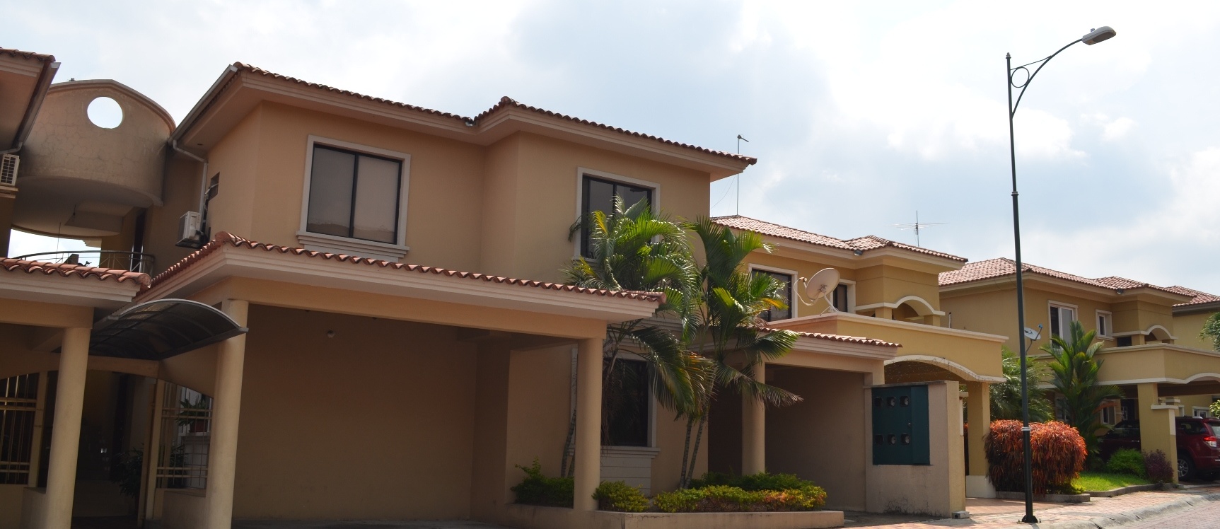 Townhouse en alquiler en Urbanización Ciudad Colón GeoBienes - Townhouse en alquiler en Urbanización Ciudad Colón - Plusvalia Guayaquil Casas de venta y alquiler Inmobiliaria Ecuador