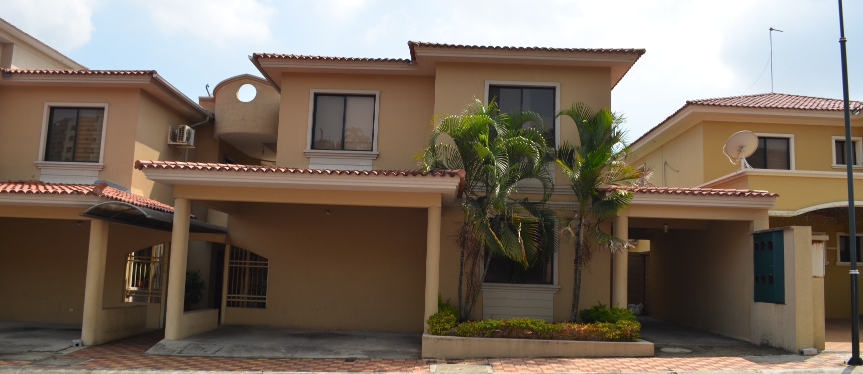 Townhouse en alquiler en Urbanización Ciudad Colón GeoBienes - Townhouse en alquiler en Urbanización Ciudad Colón - Plusvalia Guayaquil Casas de venta y alquiler Inmobiliaria Ecuador