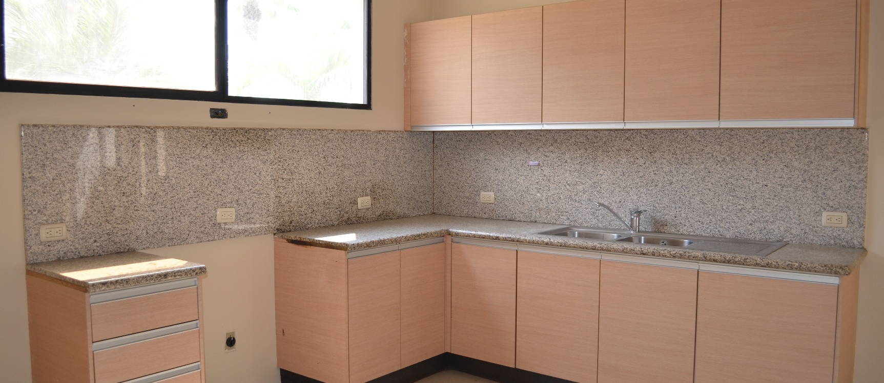 Townhouse en alquiler en Urbanización Ciudad Colón GeoBienes - Townhouse en alquiler en Urbanización Ciudad Colón - Plusvalia Guayaquil Casas de venta y alquiler Inmobiliaria Ecuador
