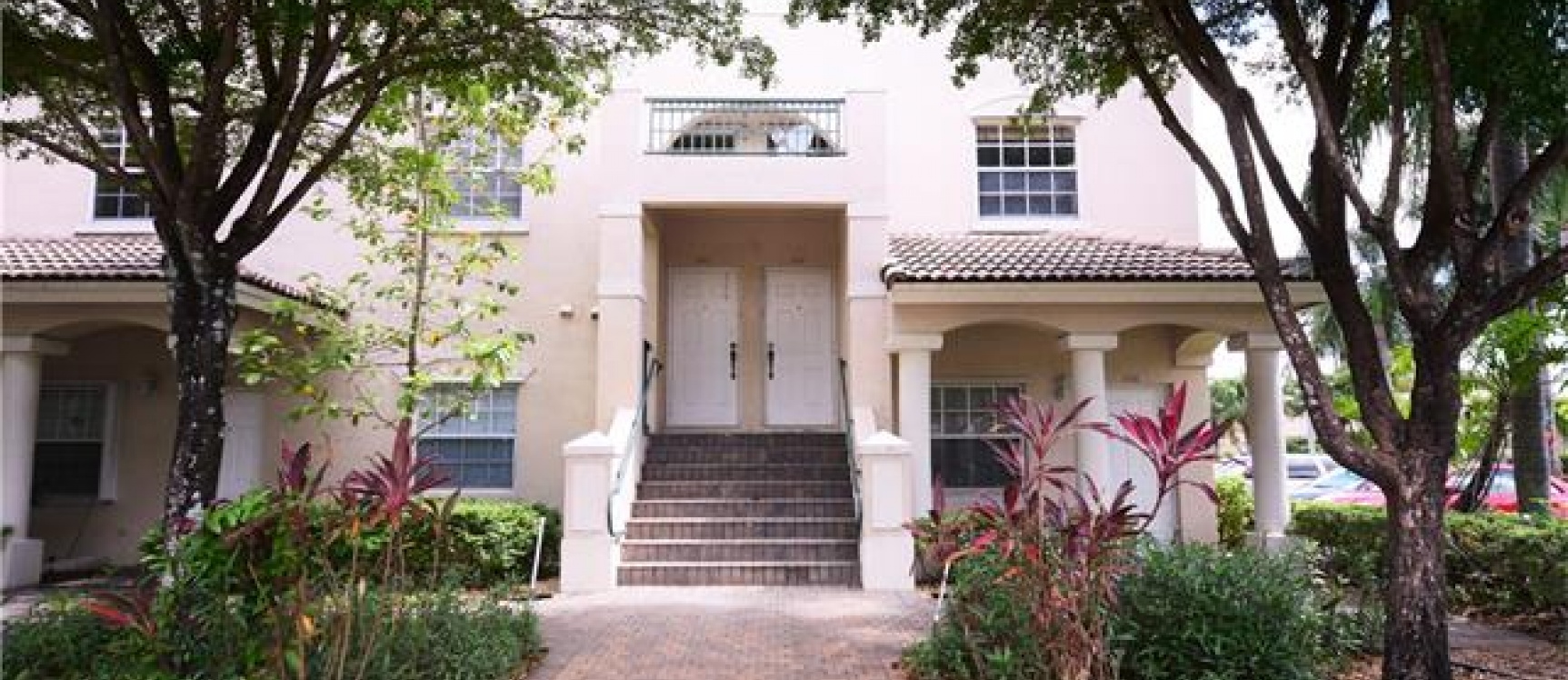 Townhouse en Venta- Las Brisas at Doral GeoBienes - Townhouse en Venta- Las Brisas at Doral - Plusvalia Guayaquil Casas de venta y alquiler Inmobiliaria Ecuador
