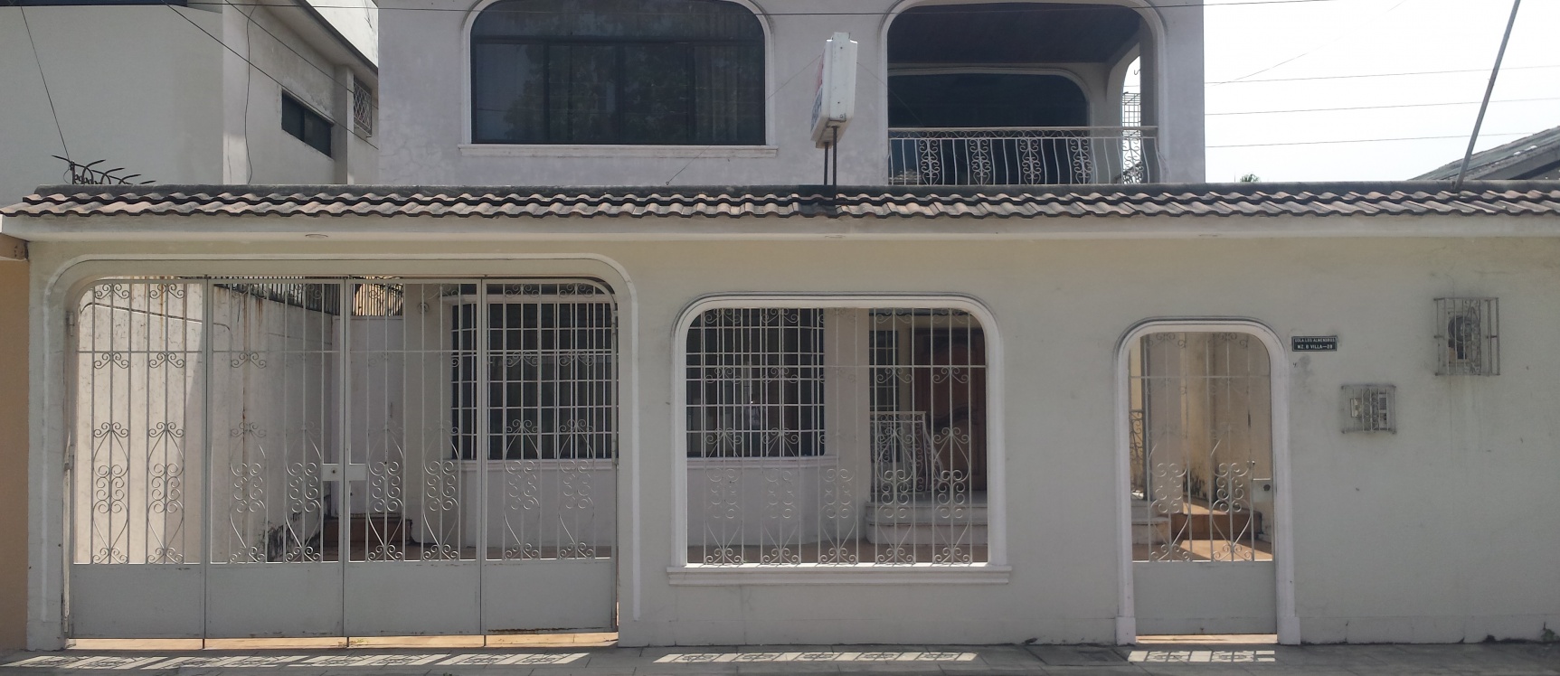 Vendo Casa de Dos Plantas en los Almendros GeoBienes - Vendo Casa de Dos Plantas en los Almendros Guayaquil Ecuador - Plusvalia Guayaquil Casas de venta y alquiler Inmobiliaria Ecuador