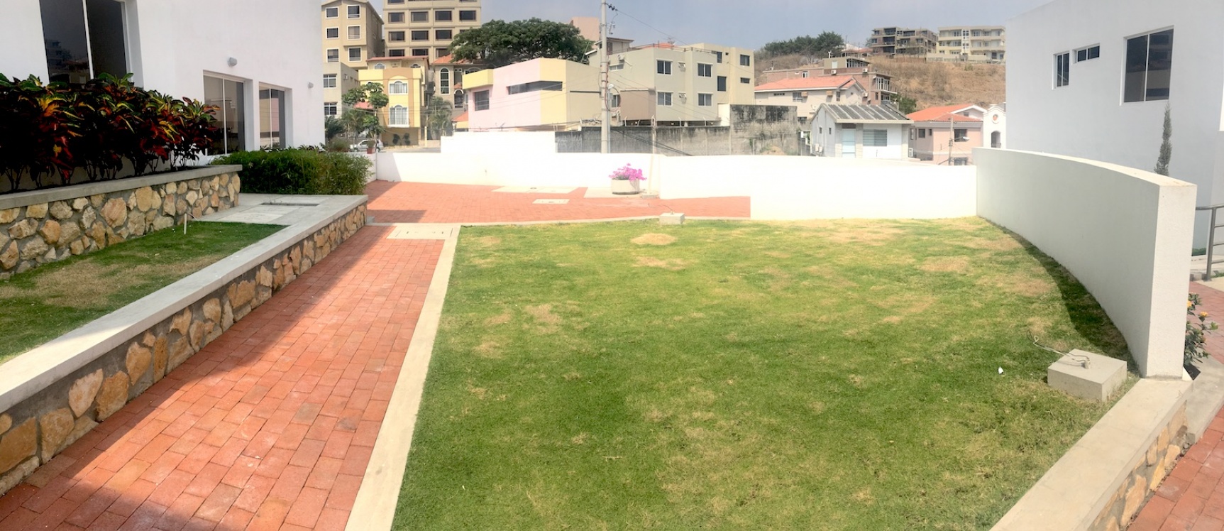 Vendo Casa en Las Cumbres - Ceibos GeoBienes - Casa en venta en Las Cumbres, sector Los Ceibos, Guayaquil - Plusvalia Guayaquil Casas de venta y alquiler Inmobiliaria Ecuador
