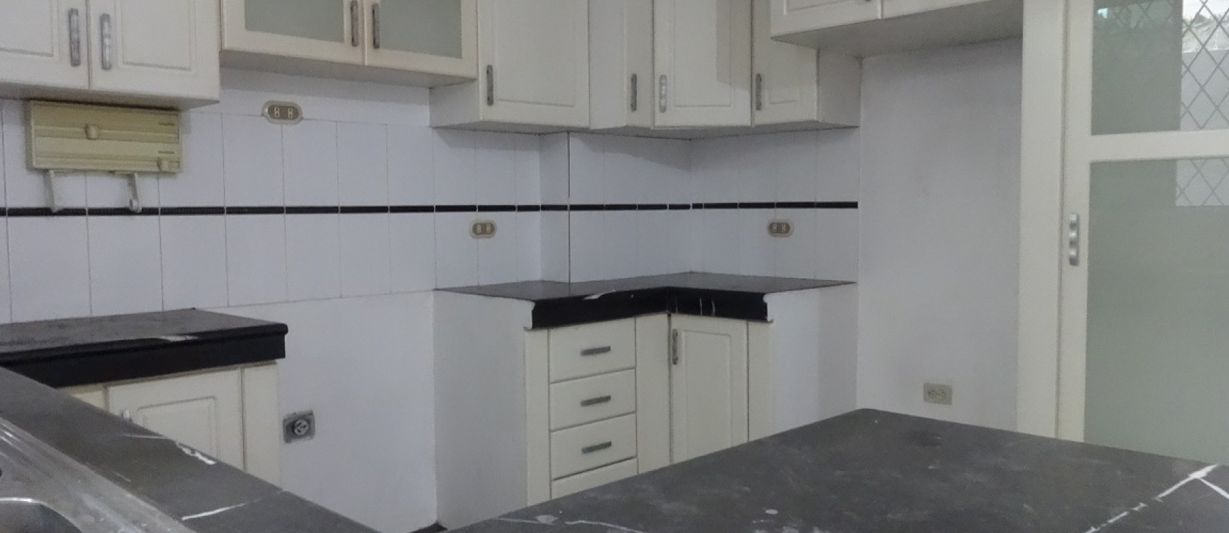 Urdenor 2, Vendo casa de dos plantas con terraza GeoBienes - Vendo casa en Urdenor 2 de dos plantas con terraza. Guayaquil Ecuador - Plusvalia Guayaquil Casas de venta y alquiler Inmobiliaria Ecuador