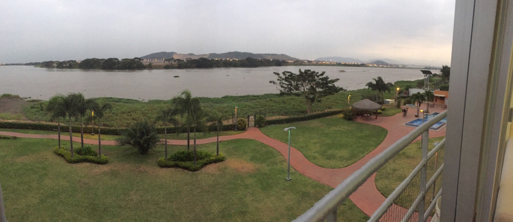 Vendo Departamento en Urb. Altos del Rio GeoBienes - Vendo Departamento de oportunidad en Urb. Altos del Rio - Plusvalia Guayaquil Casas de venta y alquiler Inmobiliaria Ecuador