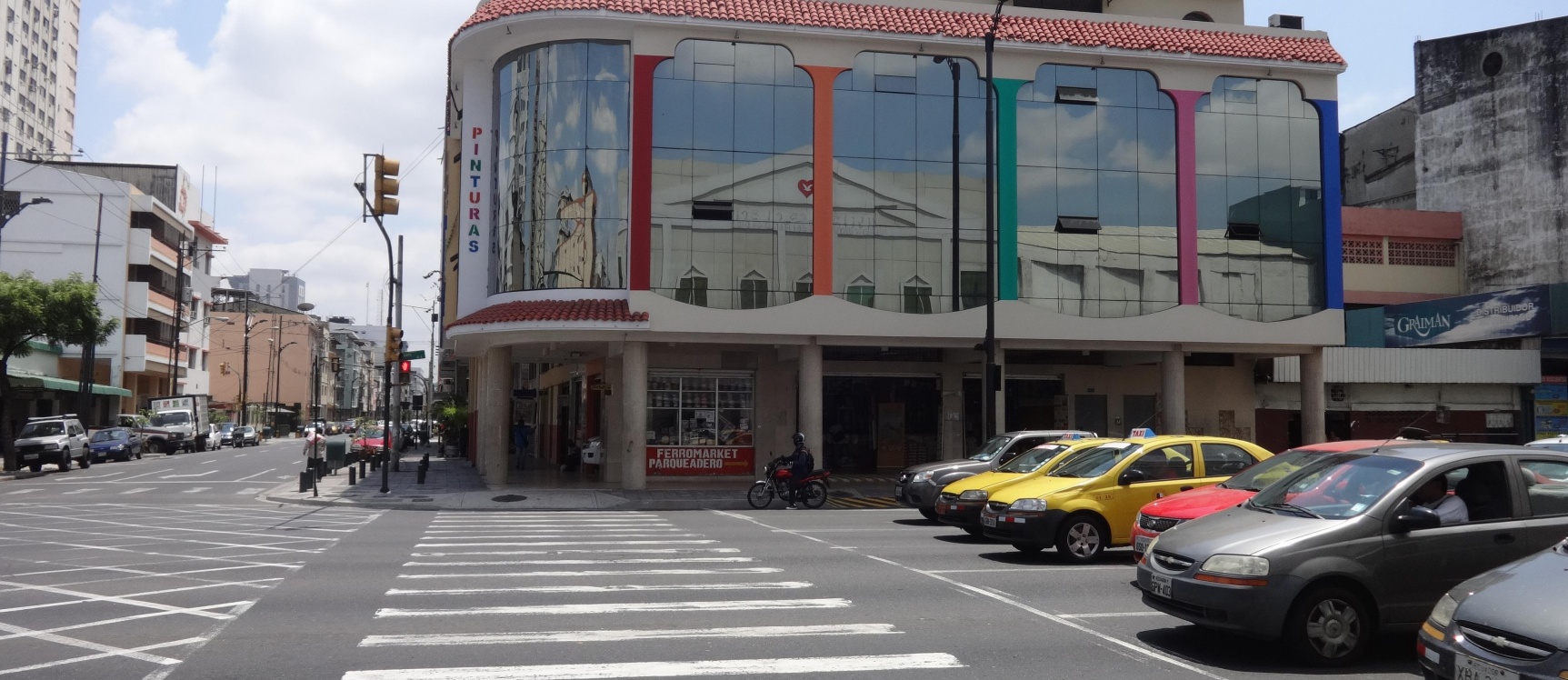Vendo edificio comercial en el centro de Guayaquil, Av, Quito y calle Luque, Esquinero. GeoBienes - En venta edificio comercial en el centro de Guayaquil - Plusvalia Guayaquil Casas de venta y alquiler Inmobiliaria Ecuador