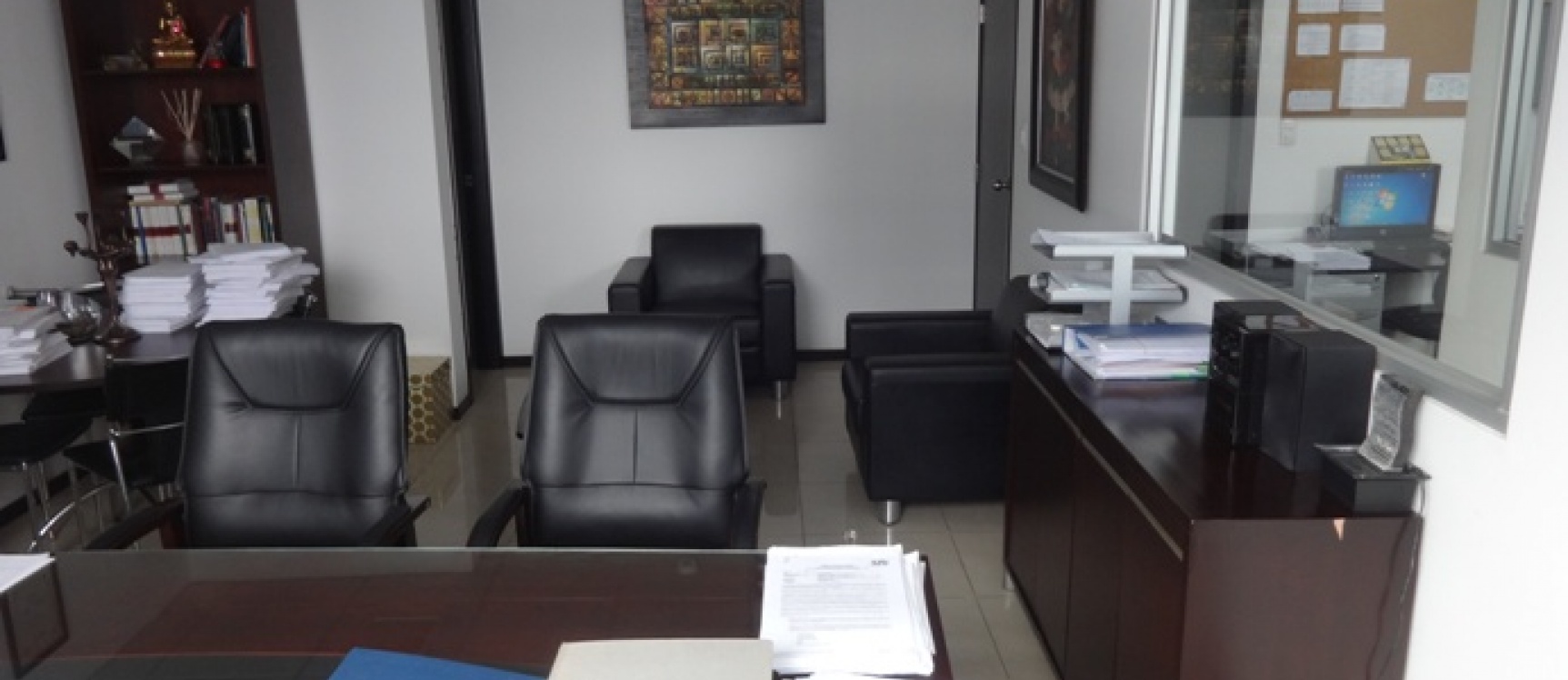 Vendo oficina de 83m2 con excelente vista en el Trade Building GeoBienes - Vendo oficina de 83m2 amoblada en el Trade Building - Plusvalia Guayaquil Casas de venta y alquiler Inmobiliaria Ecuador