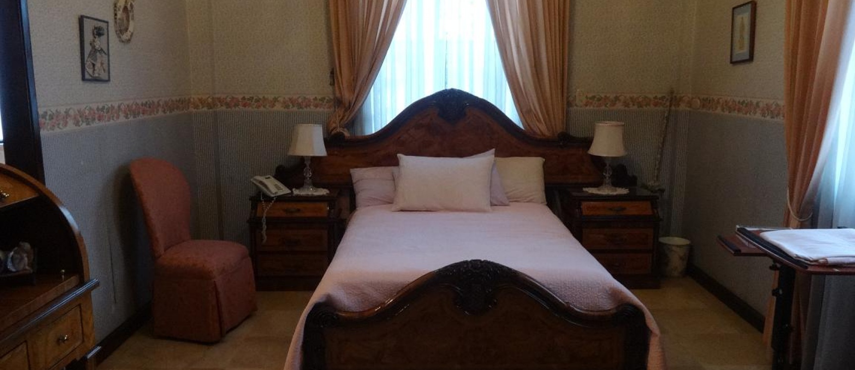 Venta de imponente casa de lujo esquinera en el sur de la ciudad GeoBienes - Venta de imponente casa de lujo esquinera en el sur de la ciudad - Plusvalia Guayaquil Casas de venta y alquiler Inmobiliaria Ecuador