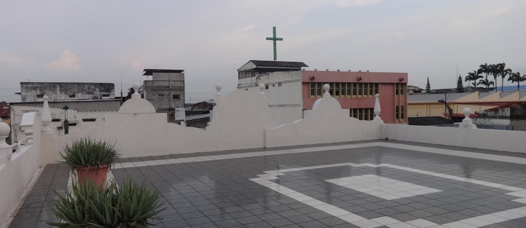 Venta de imponente casa de lujo esquinera en el sur de la ciudad GeoBienes - Venta de imponente casa de lujo esquinera en el sur de la ciudad - Plusvalia Guayaquil Casas de venta y alquiler Inmobiliaria Ecuador