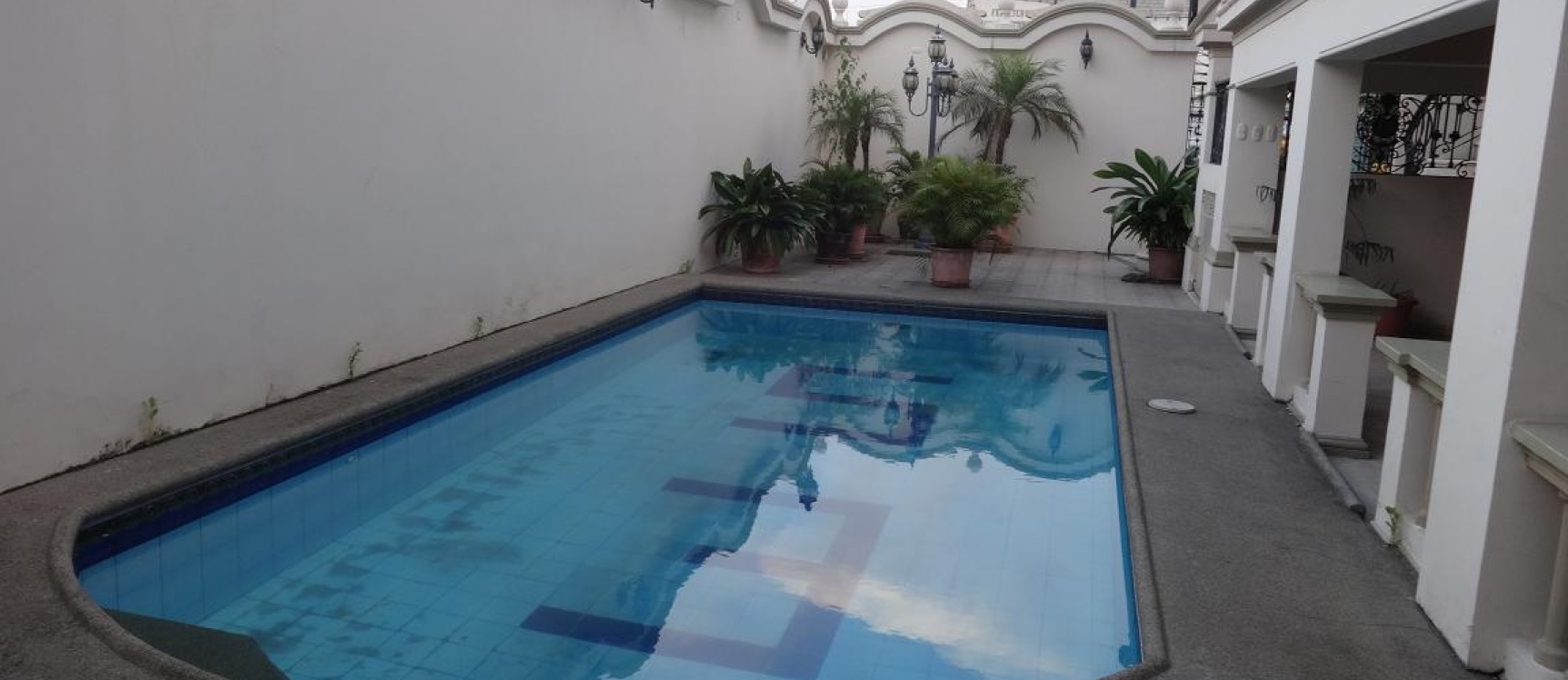 Venta de imponente casa de lujo esquinera en el sur de la ciudad GeoBienes - Venta de imponente casa de lujo esquinera en el sur de la ciudad - Plusvalia Guayaquil Casas de venta y alquiler Inmobiliaria Ecuador