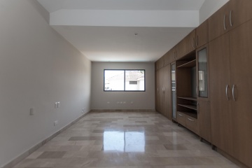 GeoBienes - Casa en venta remodelada en la Urb. Villanueva, Km 1, Vía Samborondón - Plusvalia Guayaquil Casas de venta y alquiler Inmobiliaria Ecuador