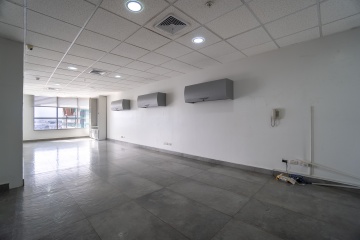 GeoBienes - Oficina en venta Sky Building, dos estacionamientos, Norte de Guayaquil - Plusvalia Guayaquil Casas de venta y alquiler Inmobiliaria Ecuador