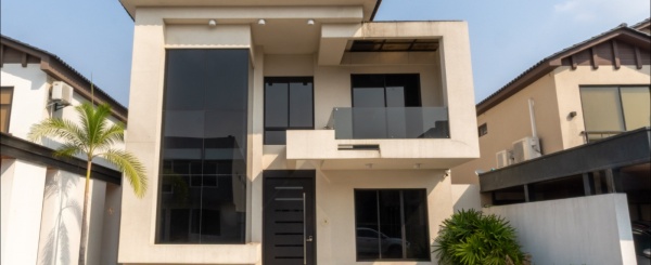 Alquiler de casa con acabados de lujo en Isla Celeste, etapa Estribor, Samborondón