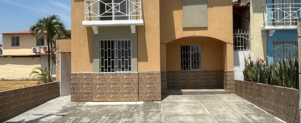 Casa en alquiler en urbanización Metropolis, Etapa C, Guayaquil