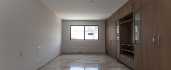 Casa en venta remodelada en la Urb. Villanueva, Km 1, Vía Samborondón