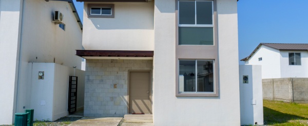 Casa en venta por estrenar con excelentes acabados en Urbanizacion Amalfi, Km 5.5 Vía la Aurora Salitre