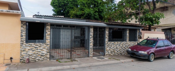Casa en venta ubicada en la Alborada, Norte de Guayaquil.