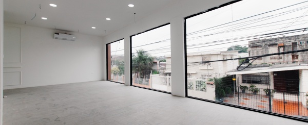 Local comercial en alquiler, Urdesa Central, calle Balsamos y Guayacanes