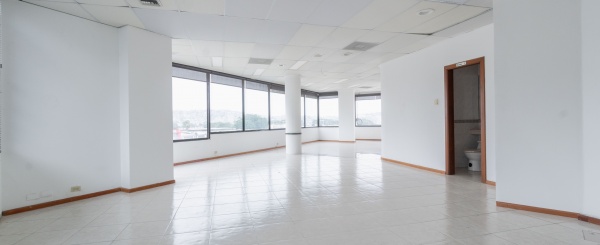 Oficina corporativa en alquiler en Edificio Classic, Albán Borja, Guayaquil