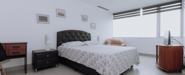 Suite amoblada en alquiler ubicado en edifico Quo Luxury Apartments, frente al centro comercial Mall del Sol